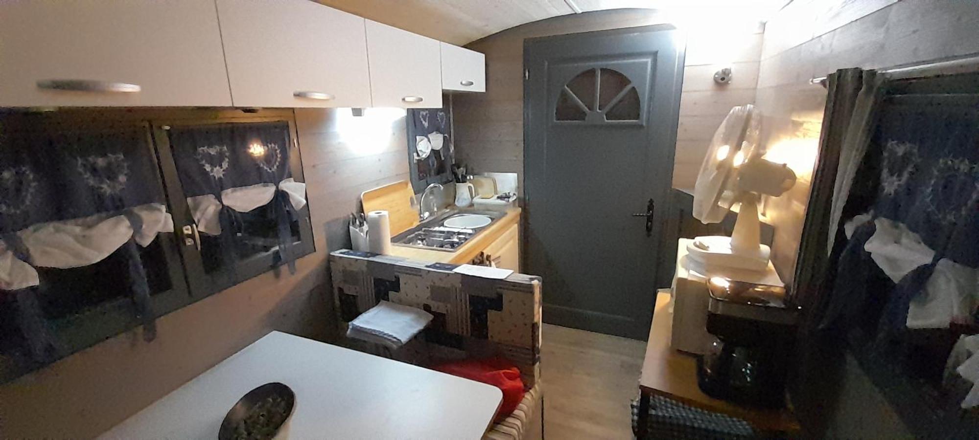Location Type Gite, Chambre D'Hote, Meuble De Tourisme Dans Joli Petit Chalet Typique Et Ou Jolie Roulotte Type Boheme Waldighoffen Eksteriør billede