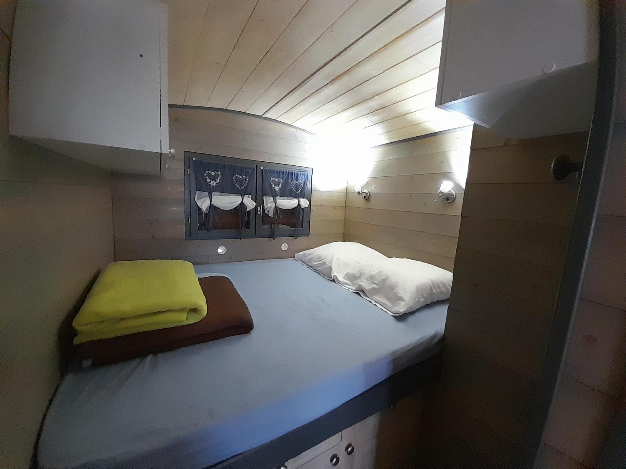 Location Type Gite, Chambre D'Hote, Meuble De Tourisme Dans Joli Petit Chalet Typique Et Ou Jolie Roulotte Type Boheme Waldighoffen Eksteriør billede