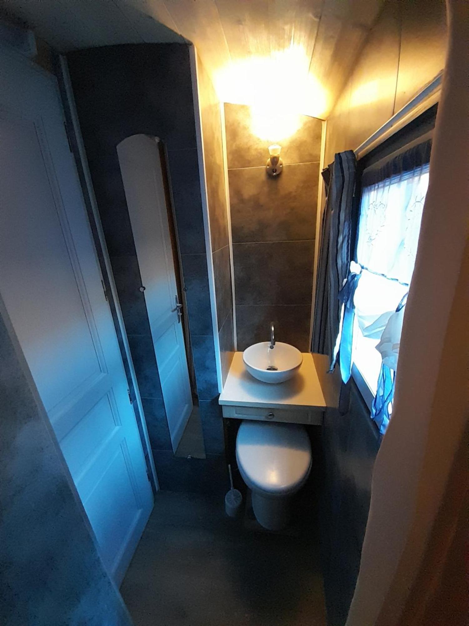 Location Type Gite, Chambre D'Hote, Meuble De Tourisme Dans Joli Petit Chalet Typique Et Ou Jolie Roulotte Type Boheme Waldighoffen Eksteriør billede