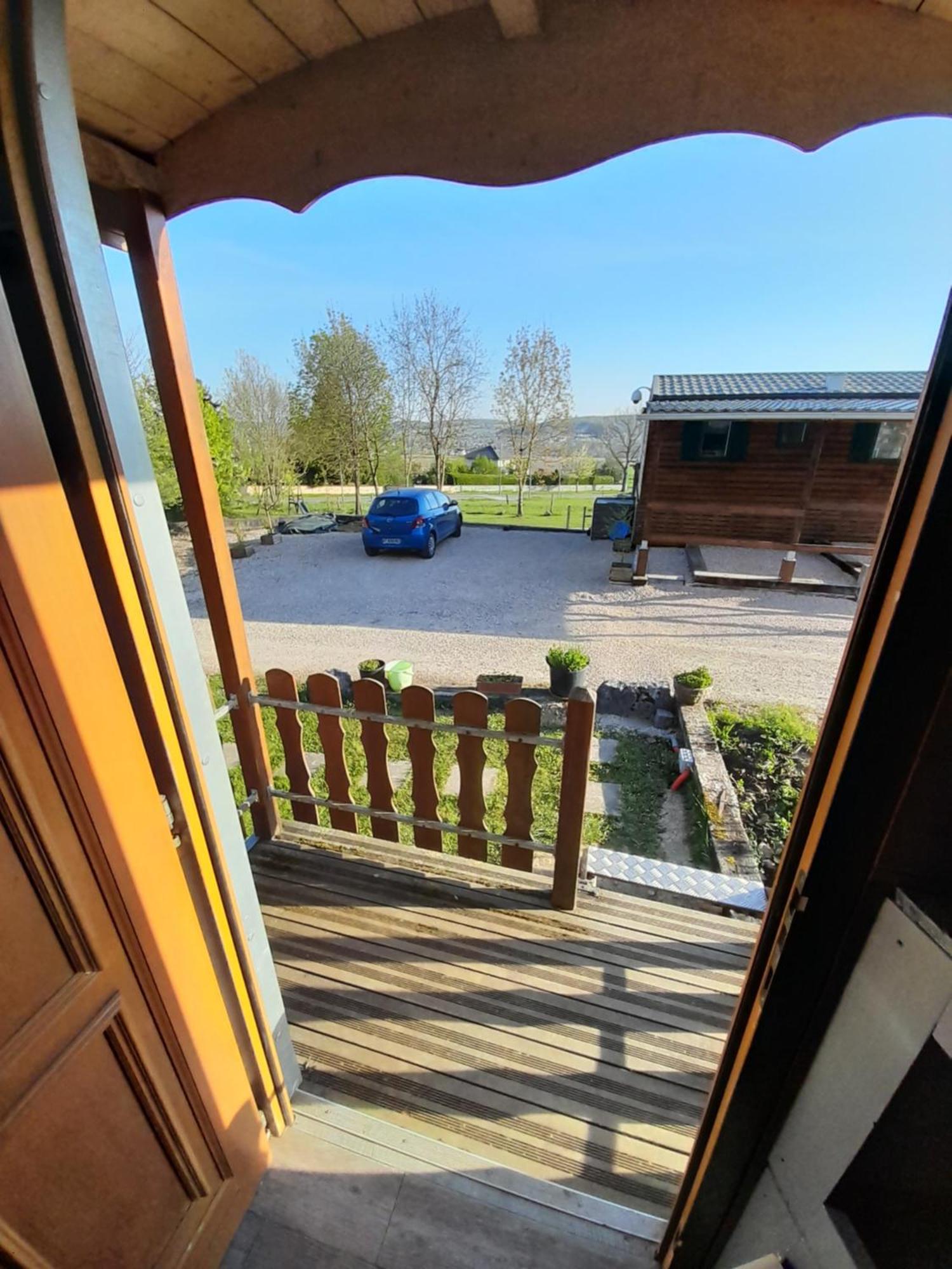Location Type Gite, Chambre D'Hote, Meuble De Tourisme Dans Joli Petit Chalet Typique Et Ou Jolie Roulotte Type Boheme Waldighoffen Eksteriør billede