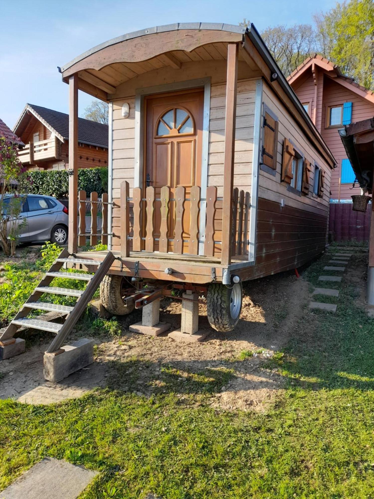 Location Type Gite, Chambre D'Hote, Meuble De Tourisme Dans Joli Petit Chalet Typique Et Ou Jolie Roulotte Type Boheme Waldighoffen Eksteriør billede