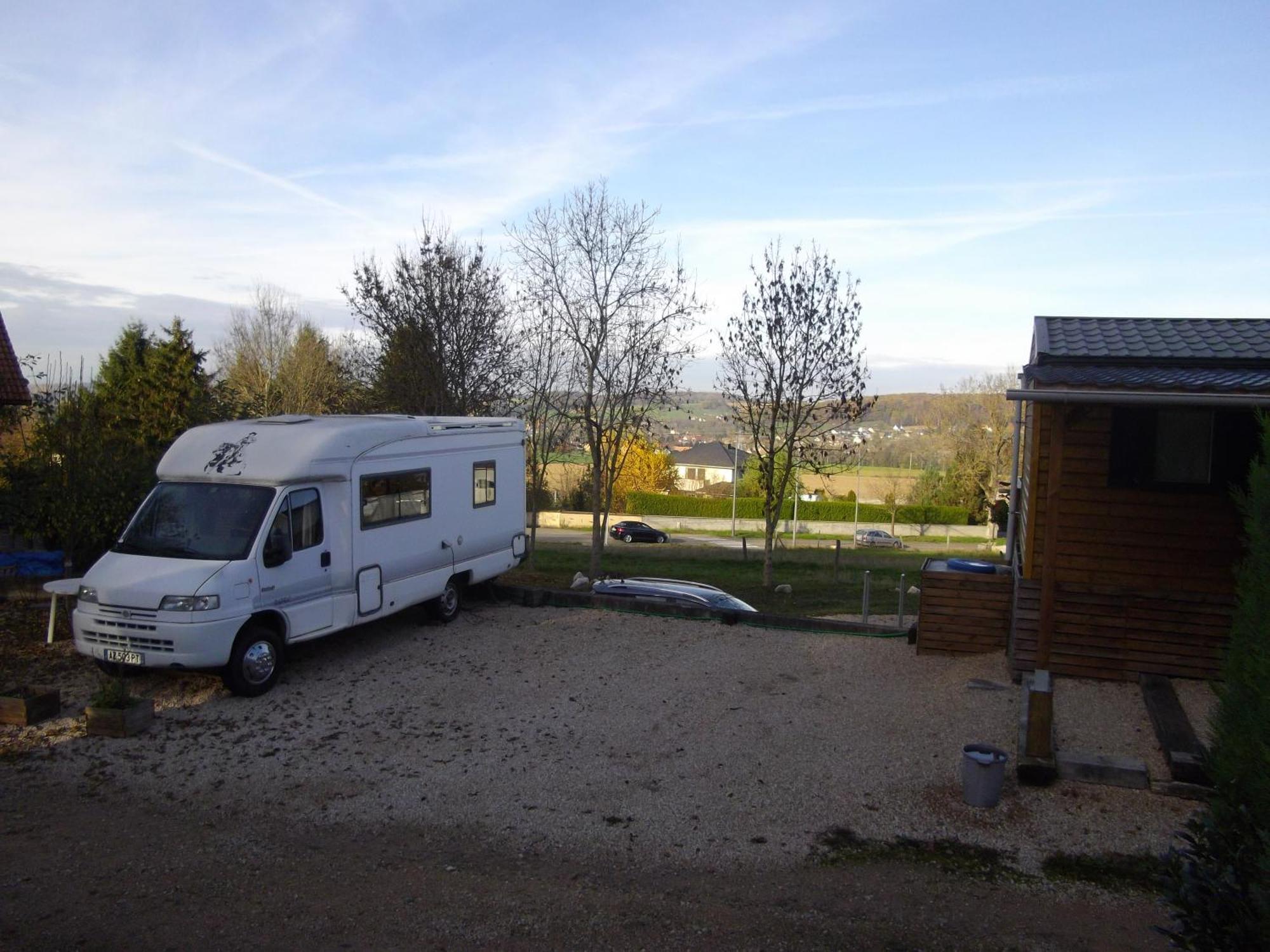 Location Type Gite, Chambre D'Hote, Meuble De Tourisme Dans Joli Petit Chalet Typique Et Ou Jolie Roulotte Type Boheme Waldighoffen Eksteriør billede
